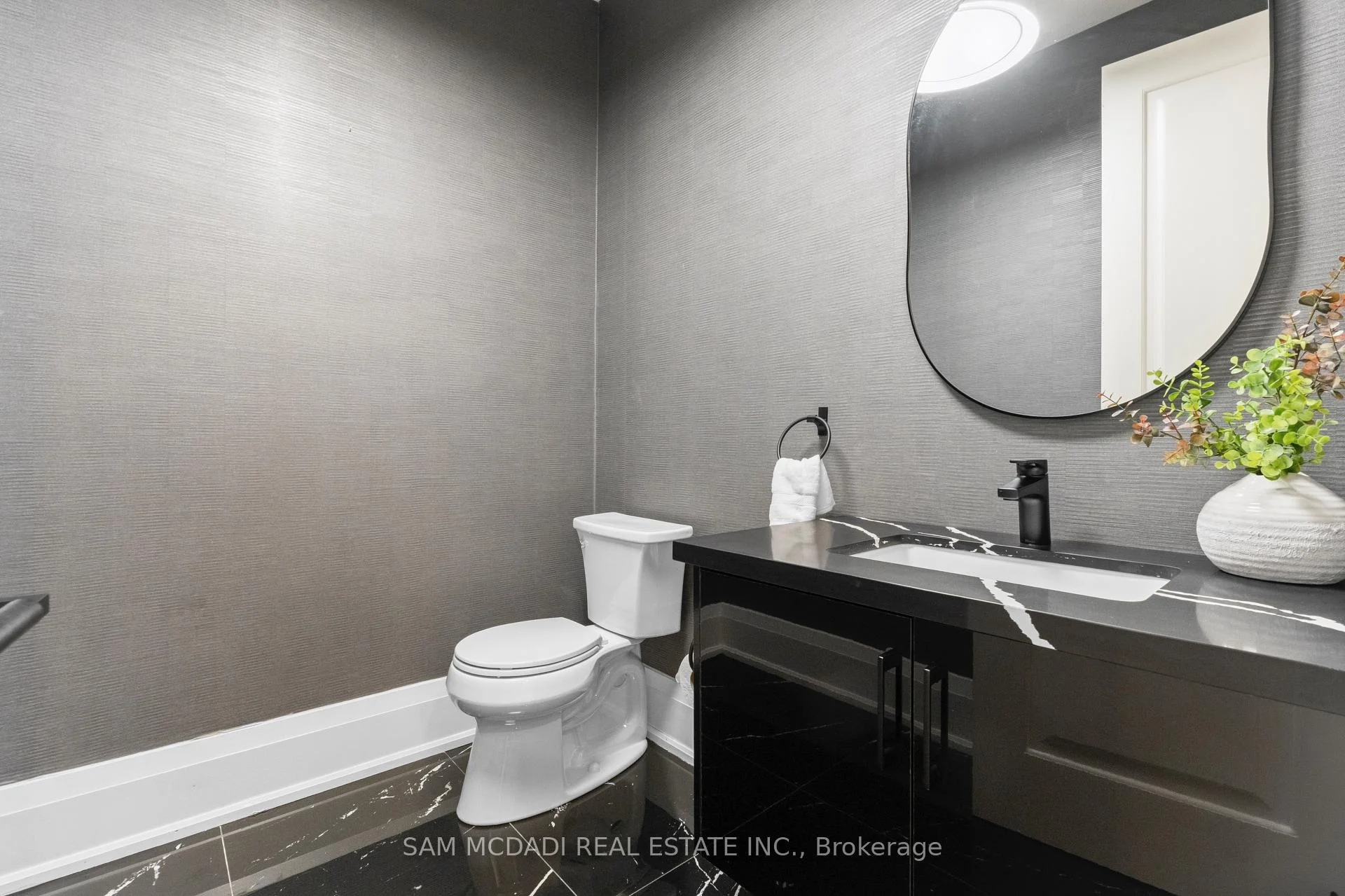 Photo 10 of 78 South Kingsway, Toronto, High Park-Swansea — HOMEH