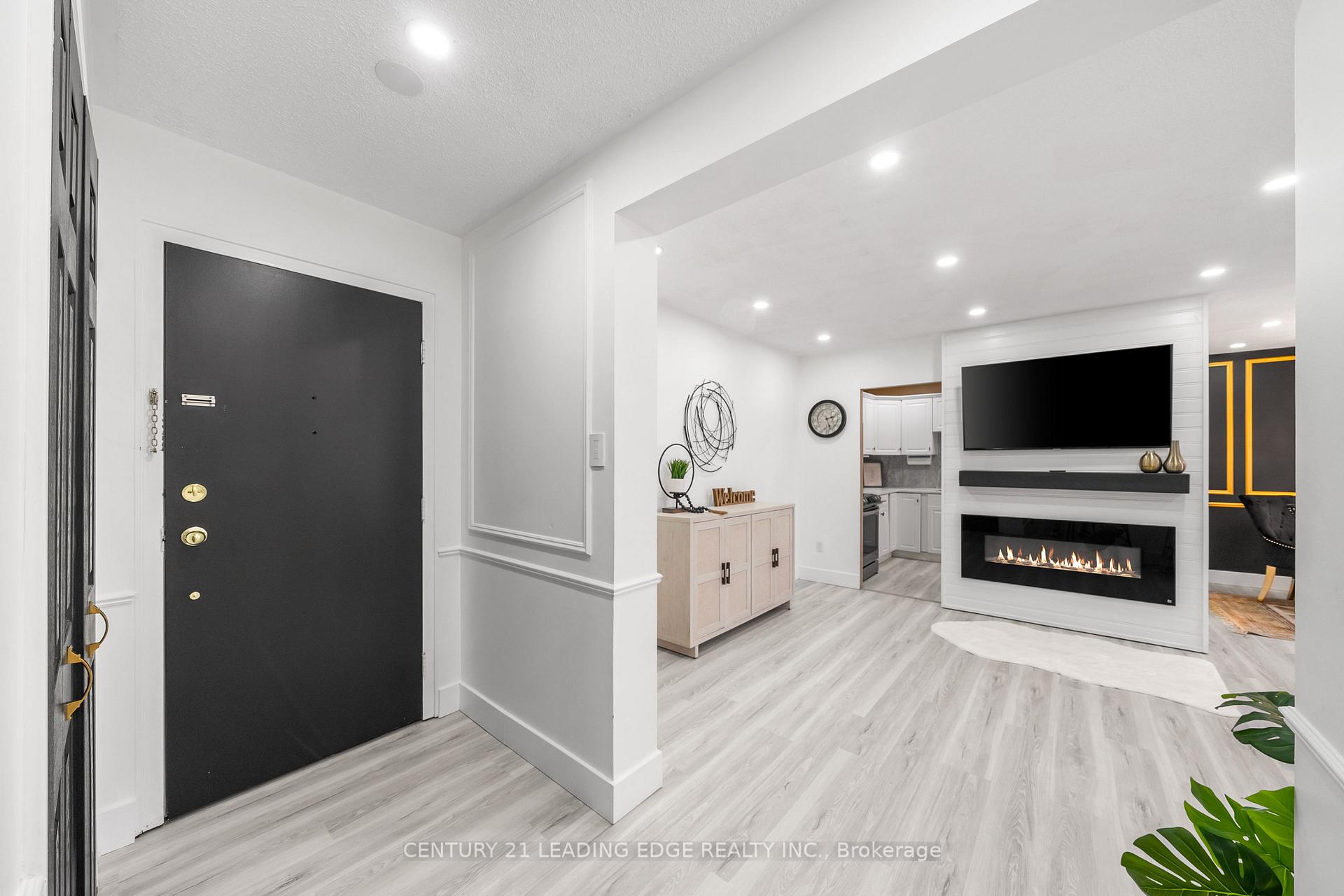 Photo 3 of Unit 502, 131 Taunton Road E, Oshawa, Centennial — HOMEH
