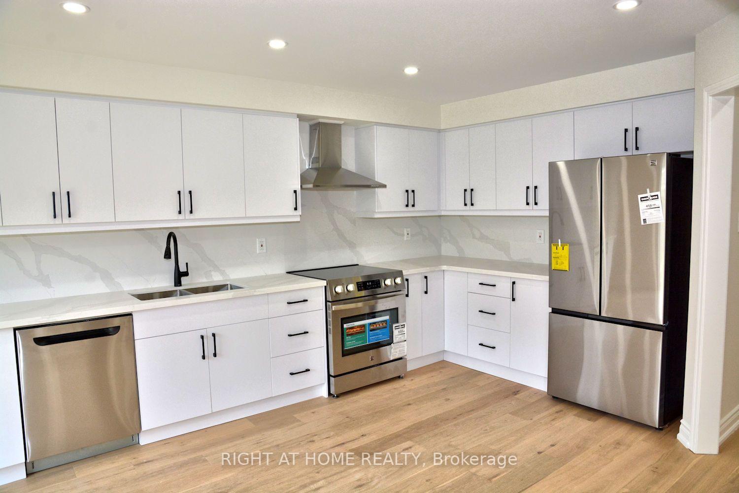Photo 11 of 255 Marble Place, Newmarket, Woodland Hill — HOMEH