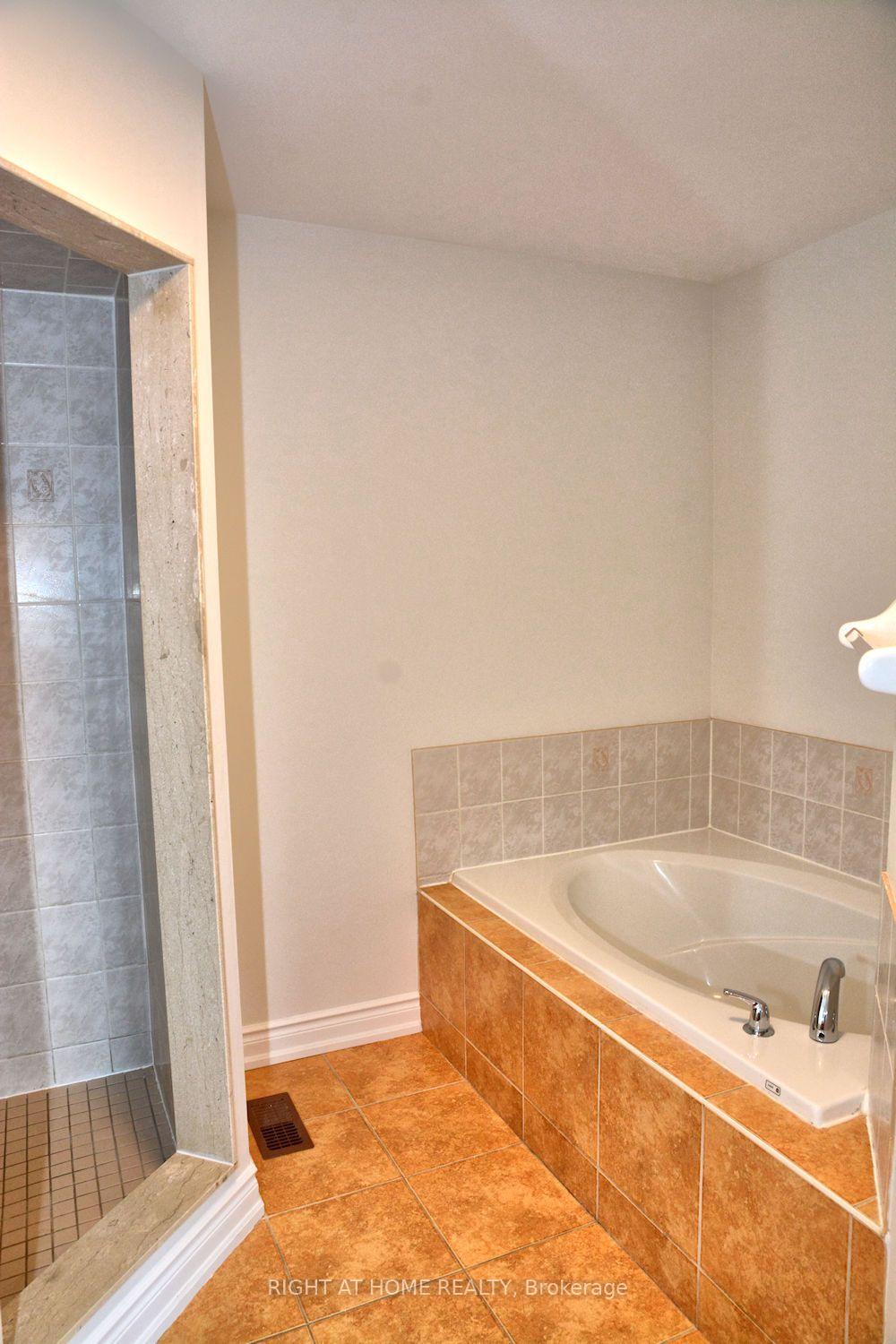 Photo 20 of 255 Marble Place, Newmarket, Woodland Hill — HOMEH
