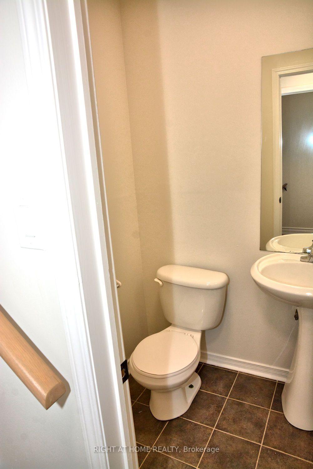 Photo 22 of 255 Marble Place, Newmarket, Woodland Hill — HOMEH