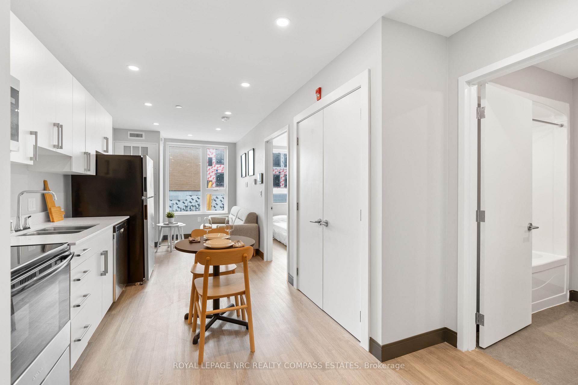 Photo of Unit 515, 695 Niagara Street