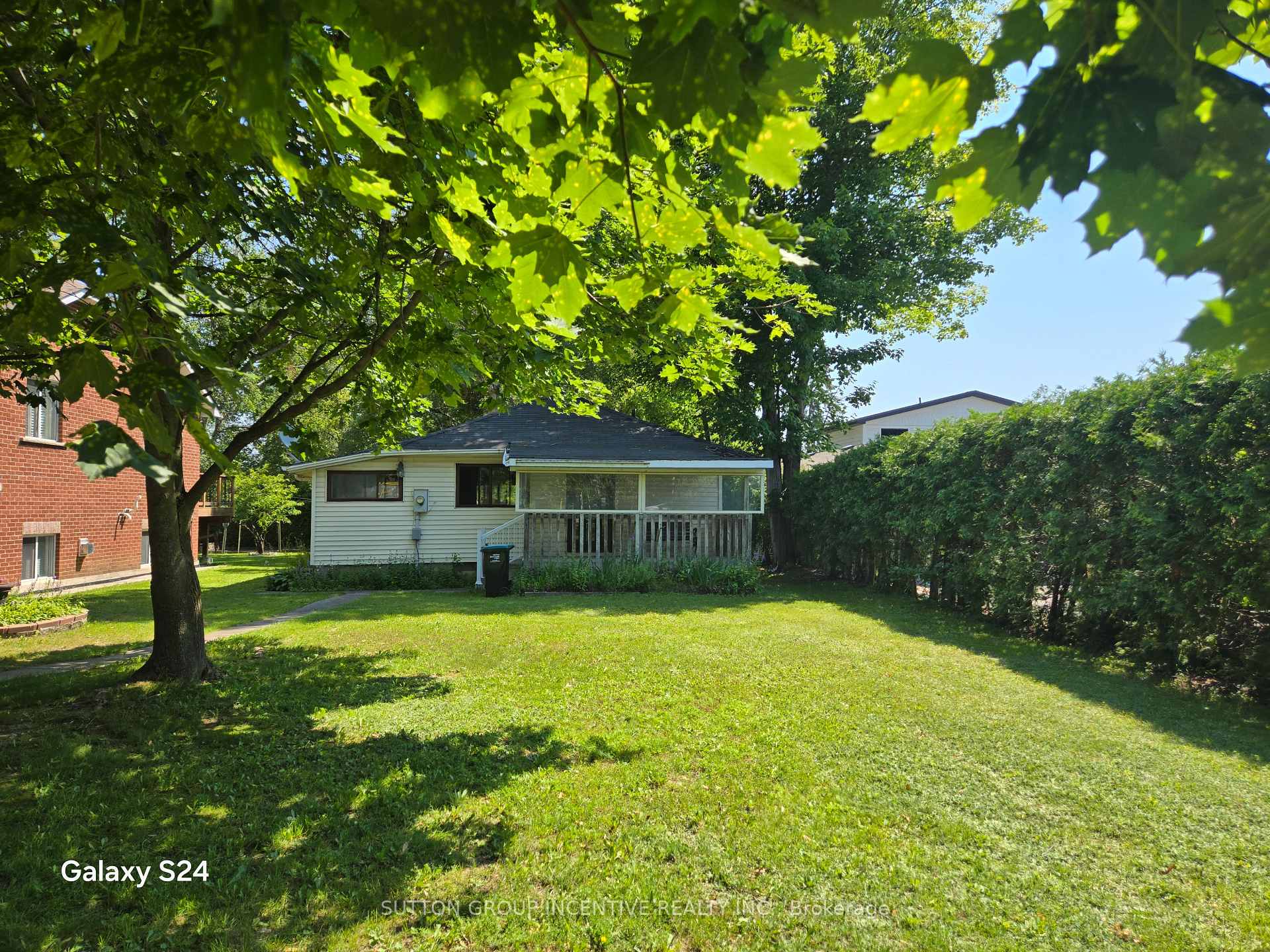 Photo 1 of 1737 St. John's Road, Innisfil, Alcona — HOMEH