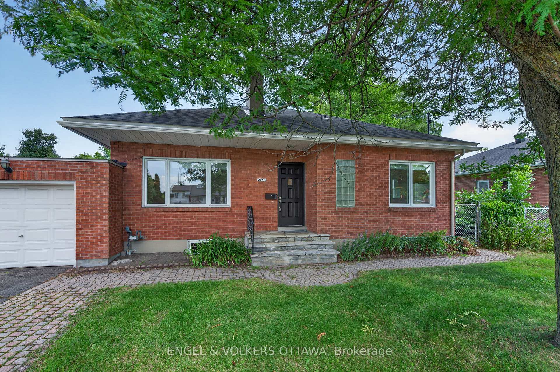 Photo of 2445 Alta Vista Drive