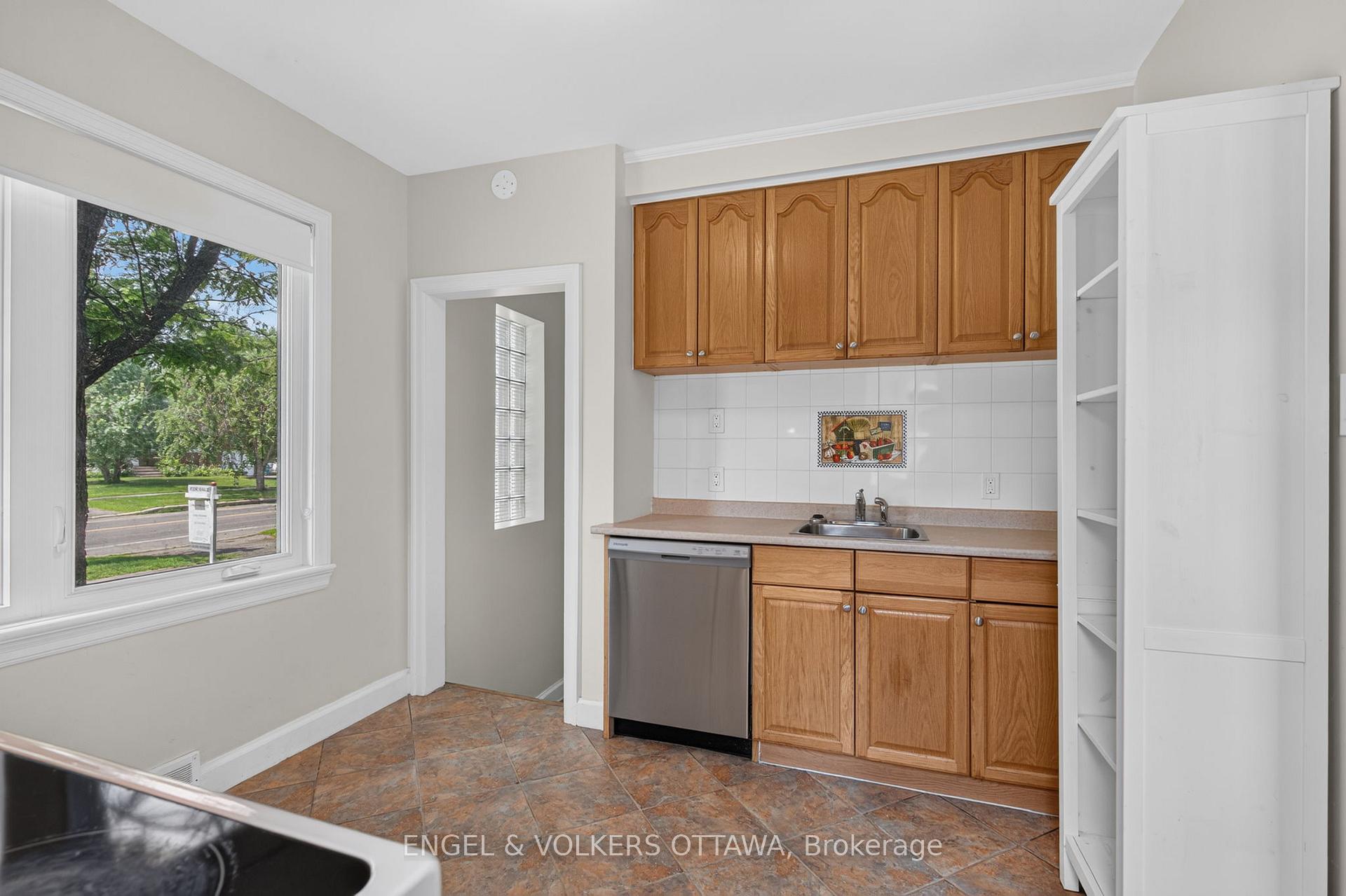 Photo 11 of 2445 Alta Vista Drive, Ottawa, Alta Vista — HOMEH