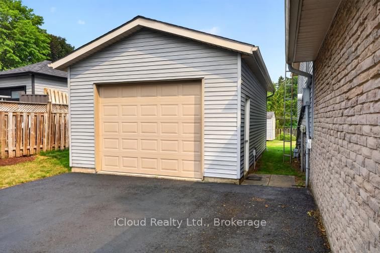 Photo 13 of 31 Richmond Street, Caledon, Mono Mills — HOMEH