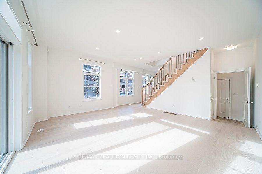 Photo 5 of 1 Sissons Way, Markham, Cedar Grove — HOMEH