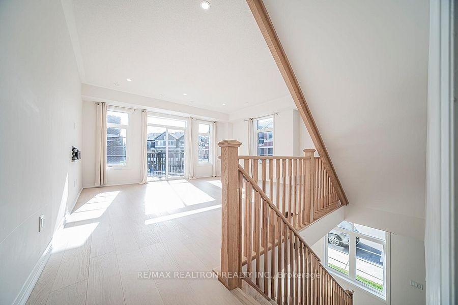 Photo 6 of 1 Sissons Way, Markham, Cedar Grove — HOMEH