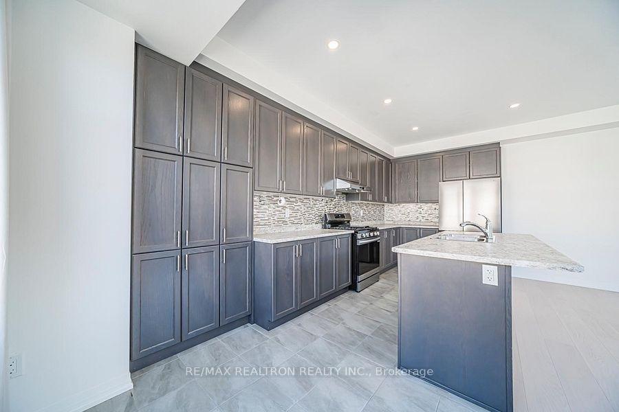 Photo 8 of 1 Sissons Way, Markham, Cedar Grove — HOMEH