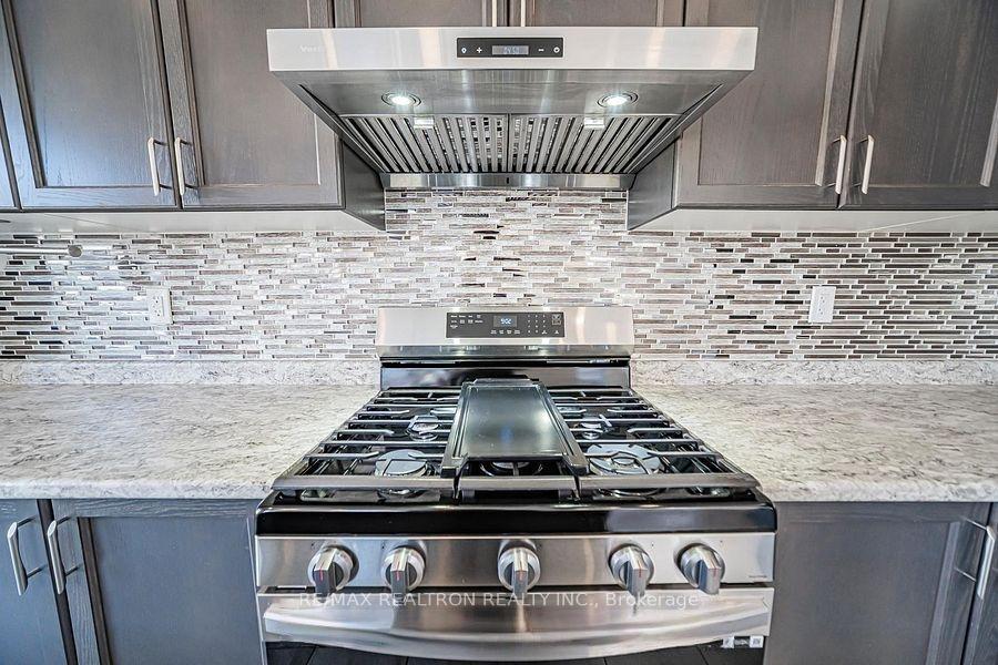 Photo 9 of 1 Sissons Way, Markham, Cedar Grove — HOMEH