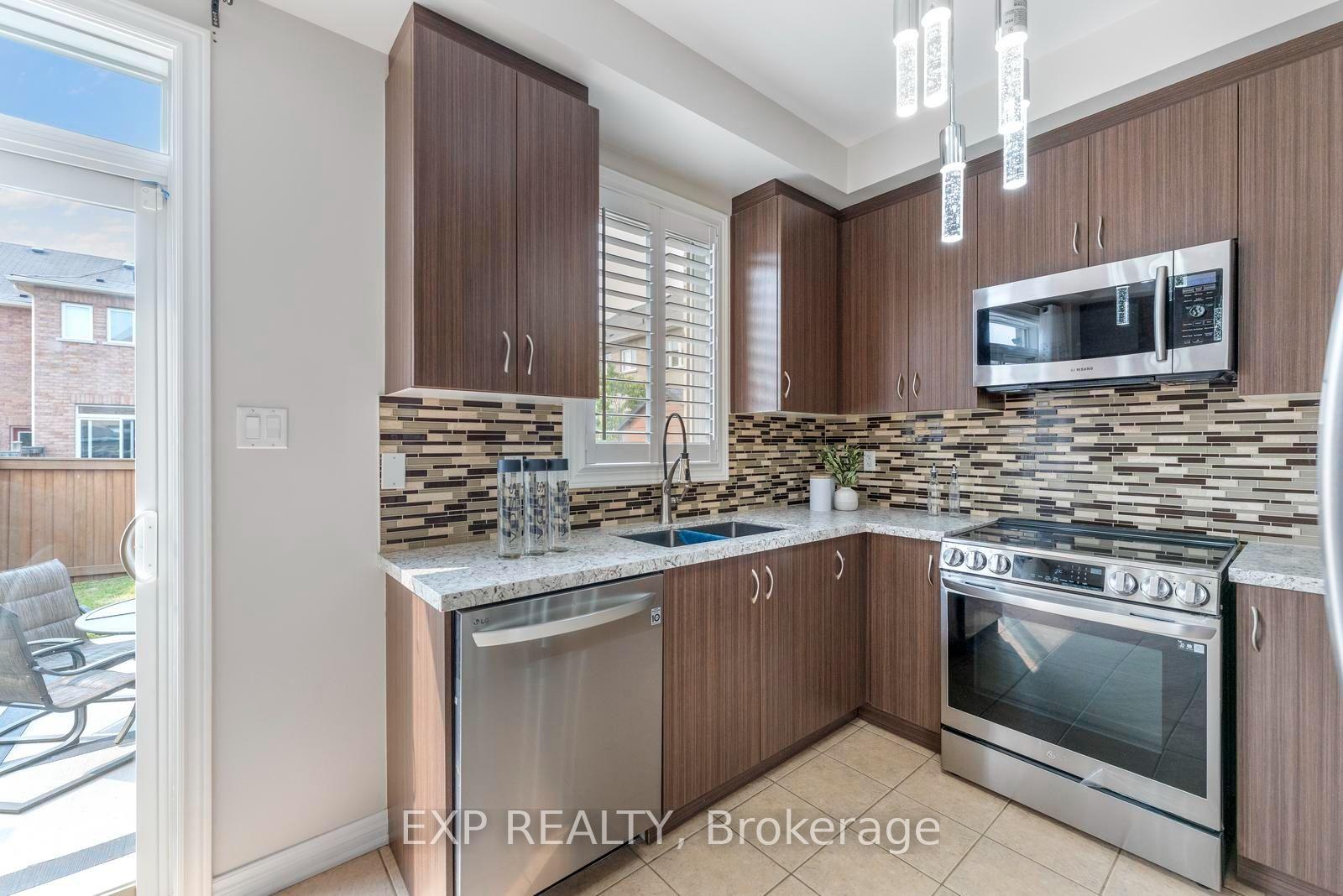 Photo 17 of 717 Megson Terrace, Milton, Willmott — HOMEH