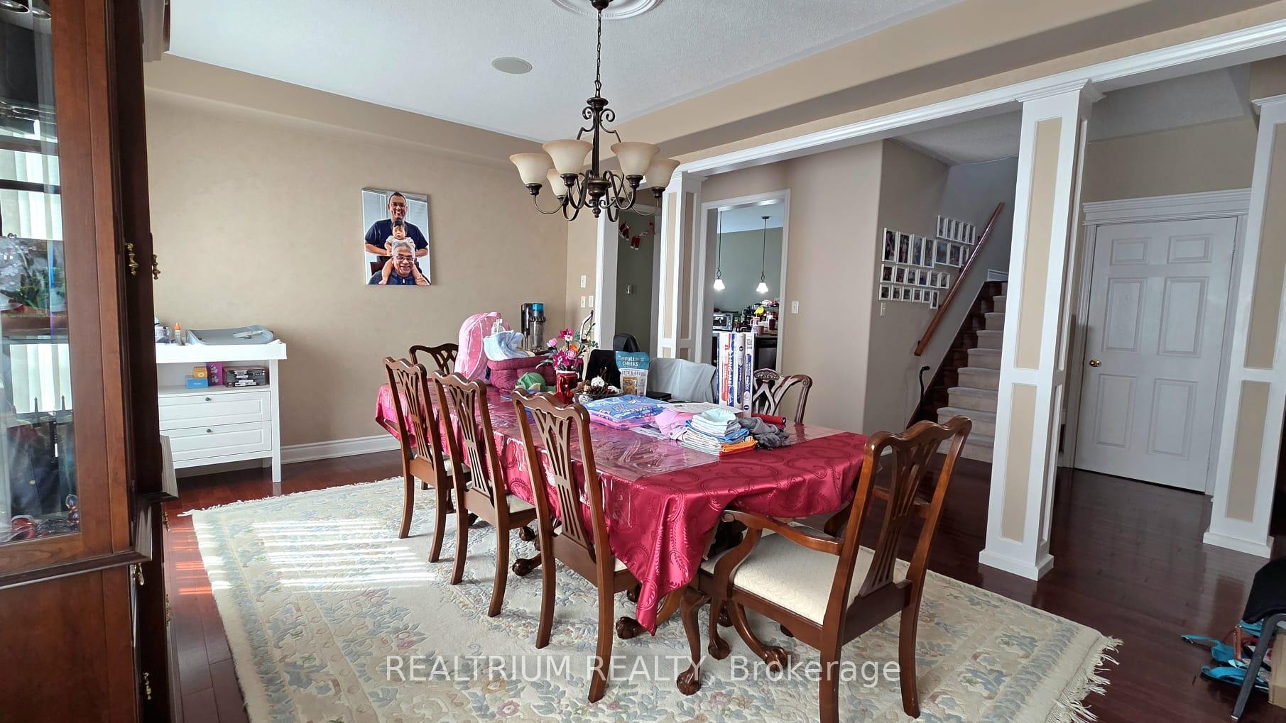 Photo 5 of 63 Westminster Circle, Barrie, Innis-Shore — HOMEH