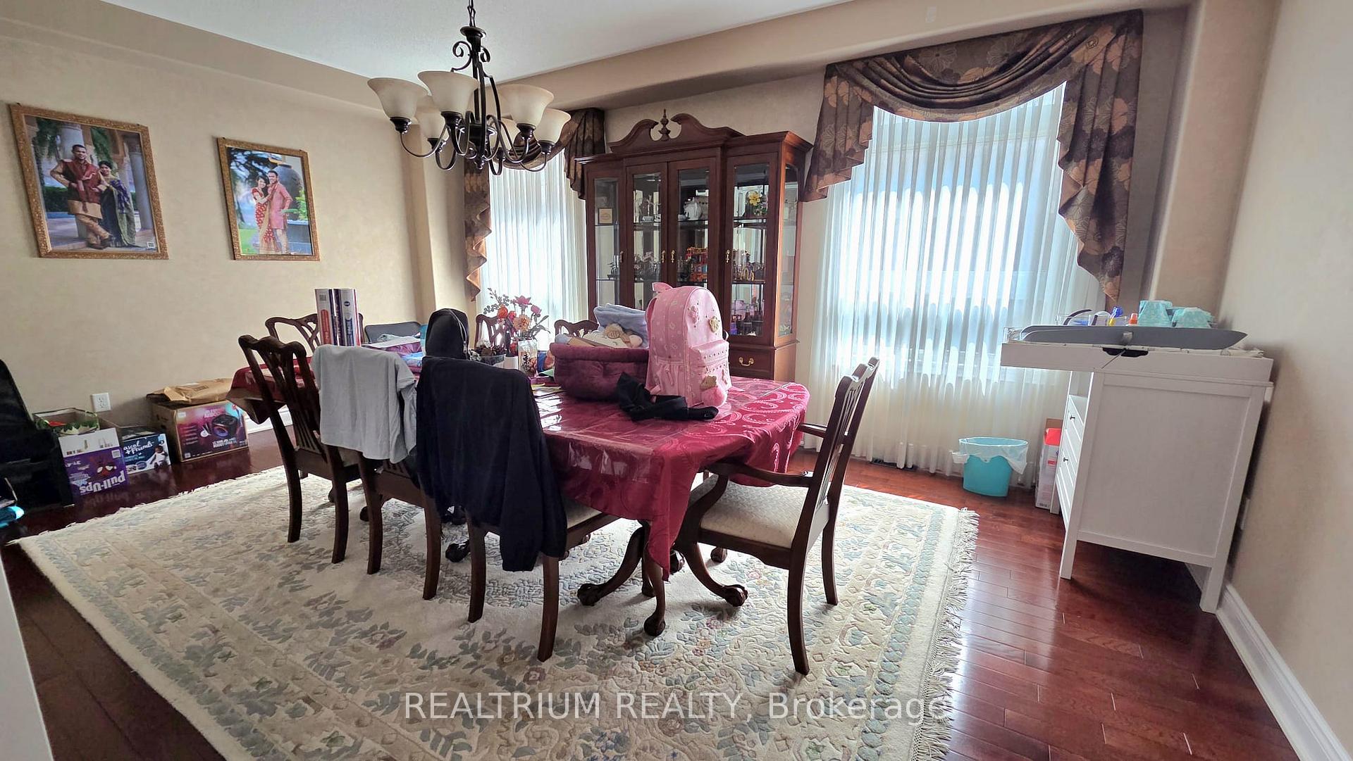 Photo 6 of 63 Westminster Circle, Barrie, Innis-Shore — HOMEH