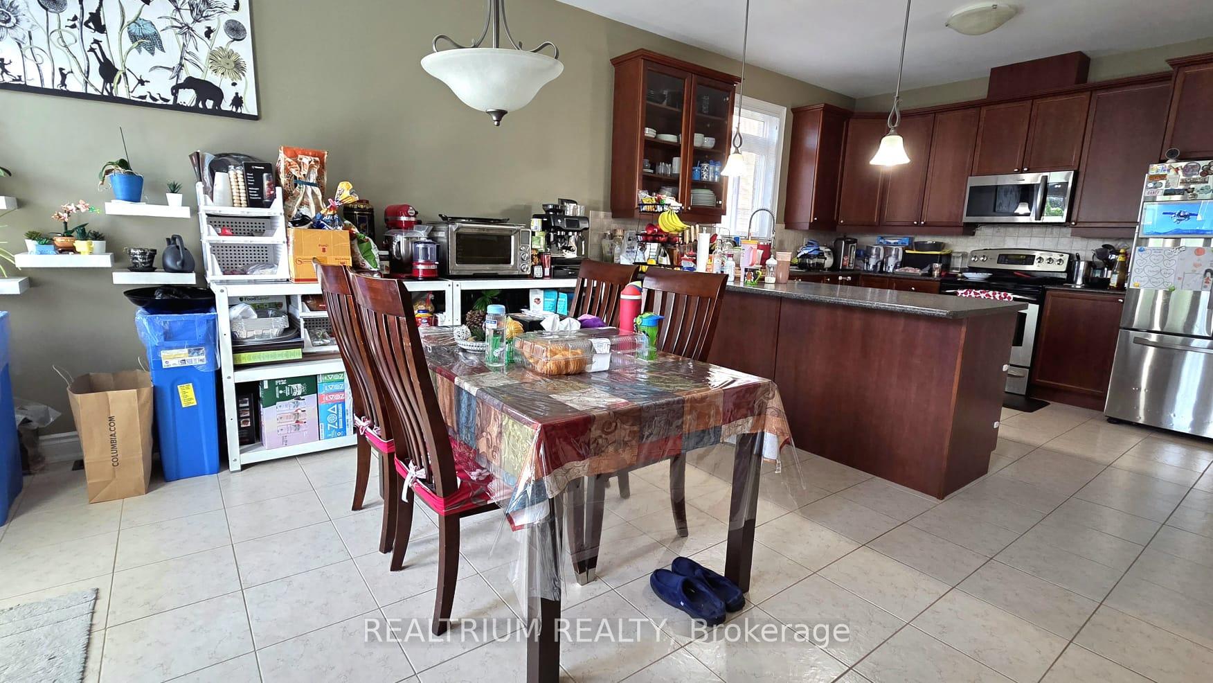 Photo 7 of 63 Westminster Circle, Barrie, Innis-Shore — HOMEH