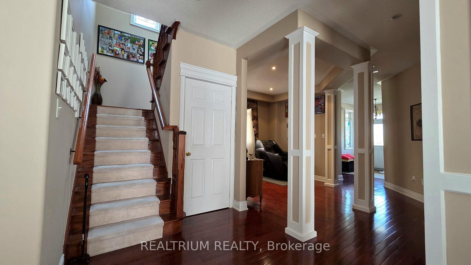 Photo 9 of 63 Westminster Circle, Barrie, Innis-Shore — HOMEH