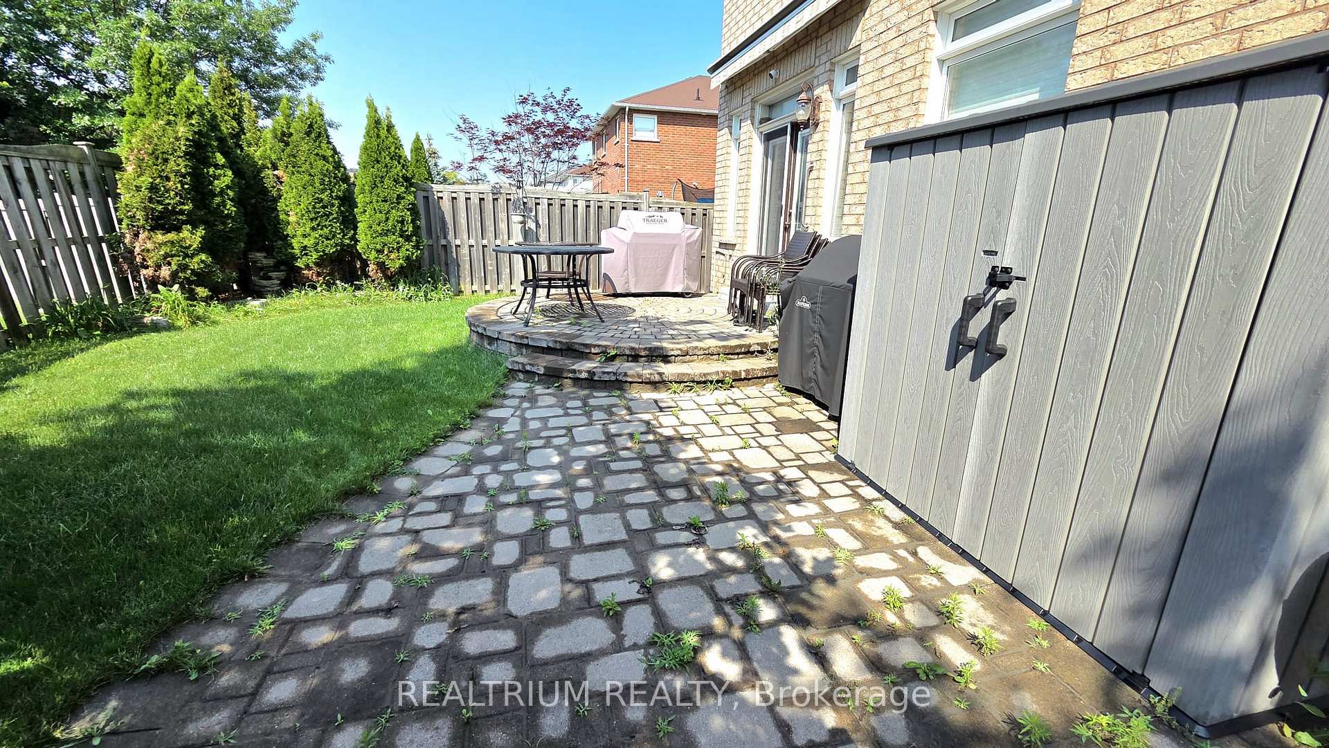 Photo 10 of 63 Westminster Circle, Barrie, Innis-Shore — HOMEH