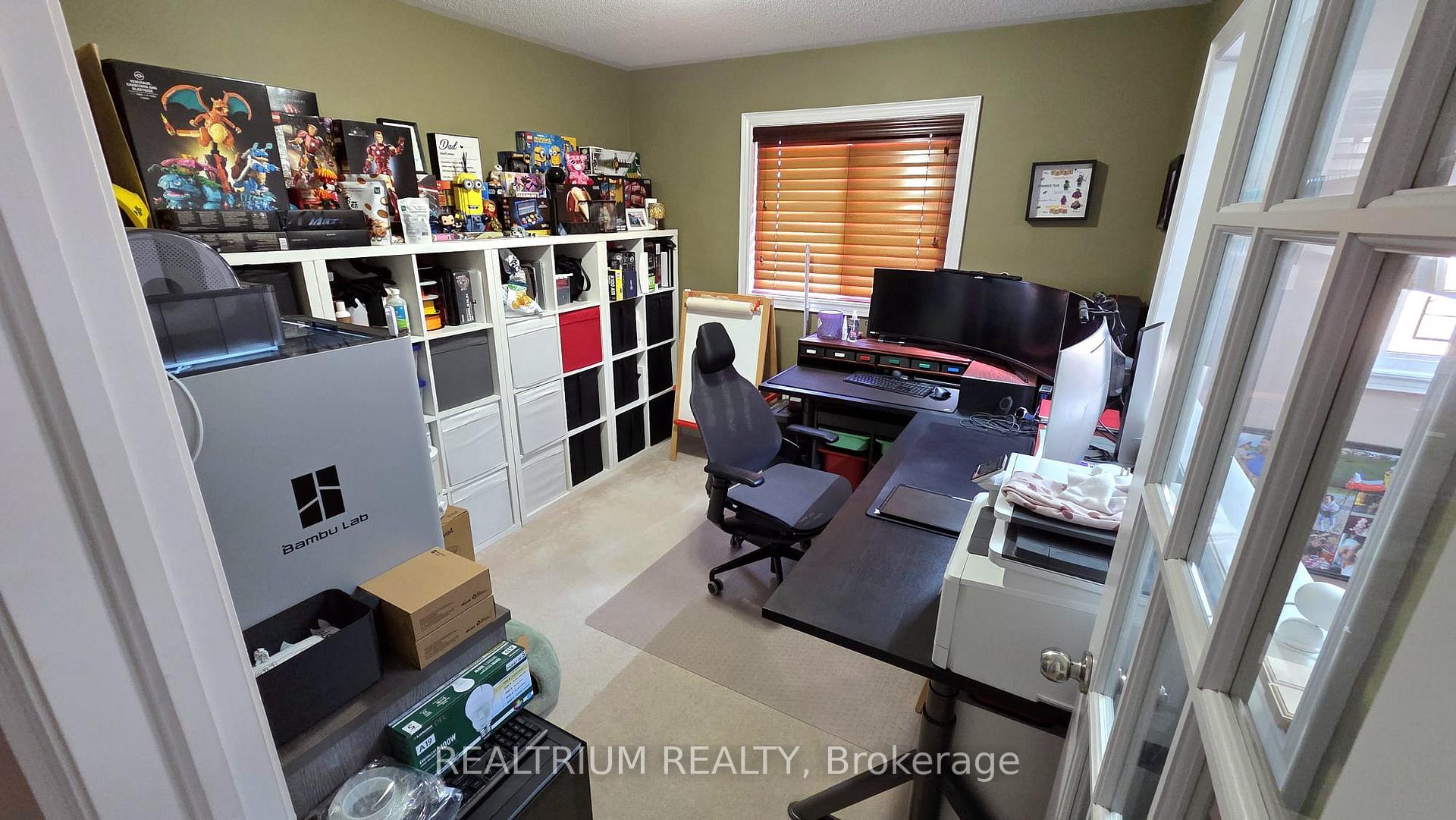 Photo 12 of 63 Westminster Circle, Barrie, Innis-Shore — HOMEH