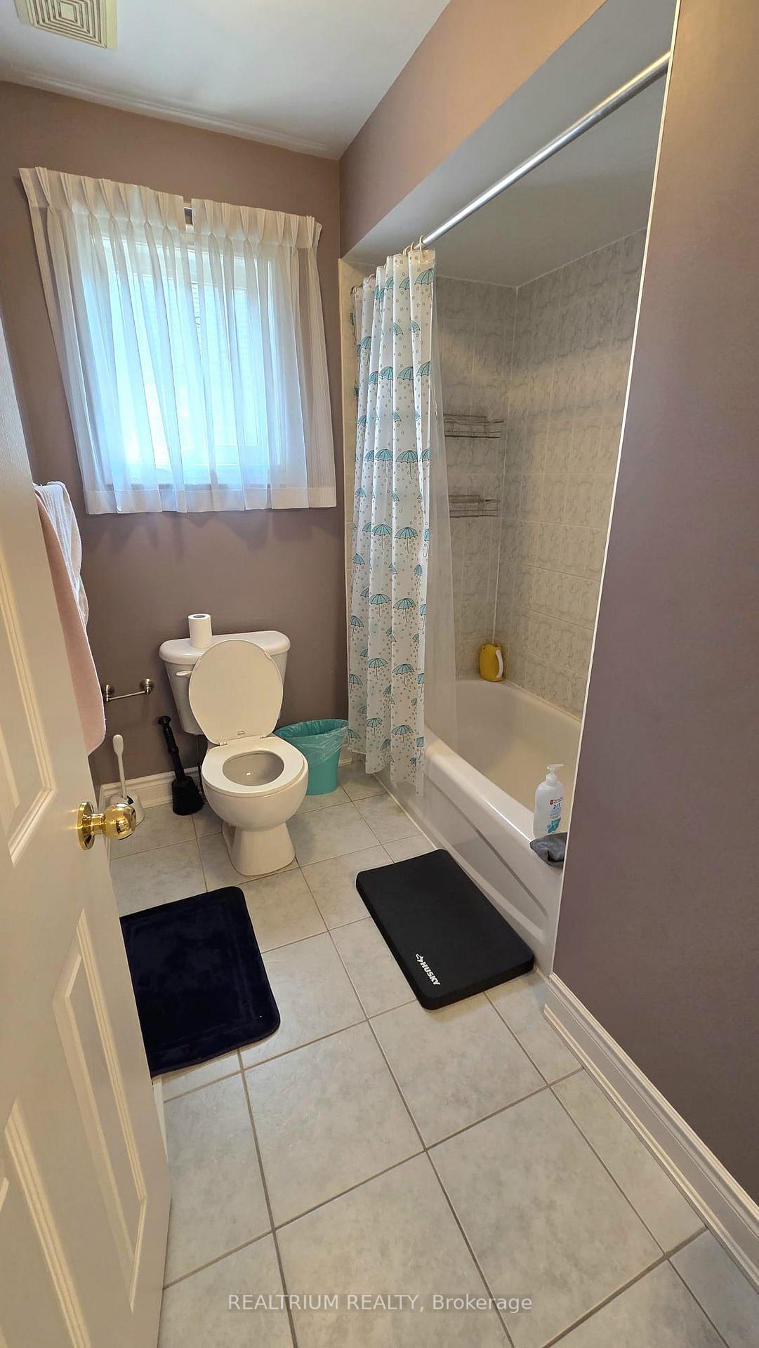 Photo 19 of 63 Westminster Circle, Barrie, Innis-Shore — HOMEH
