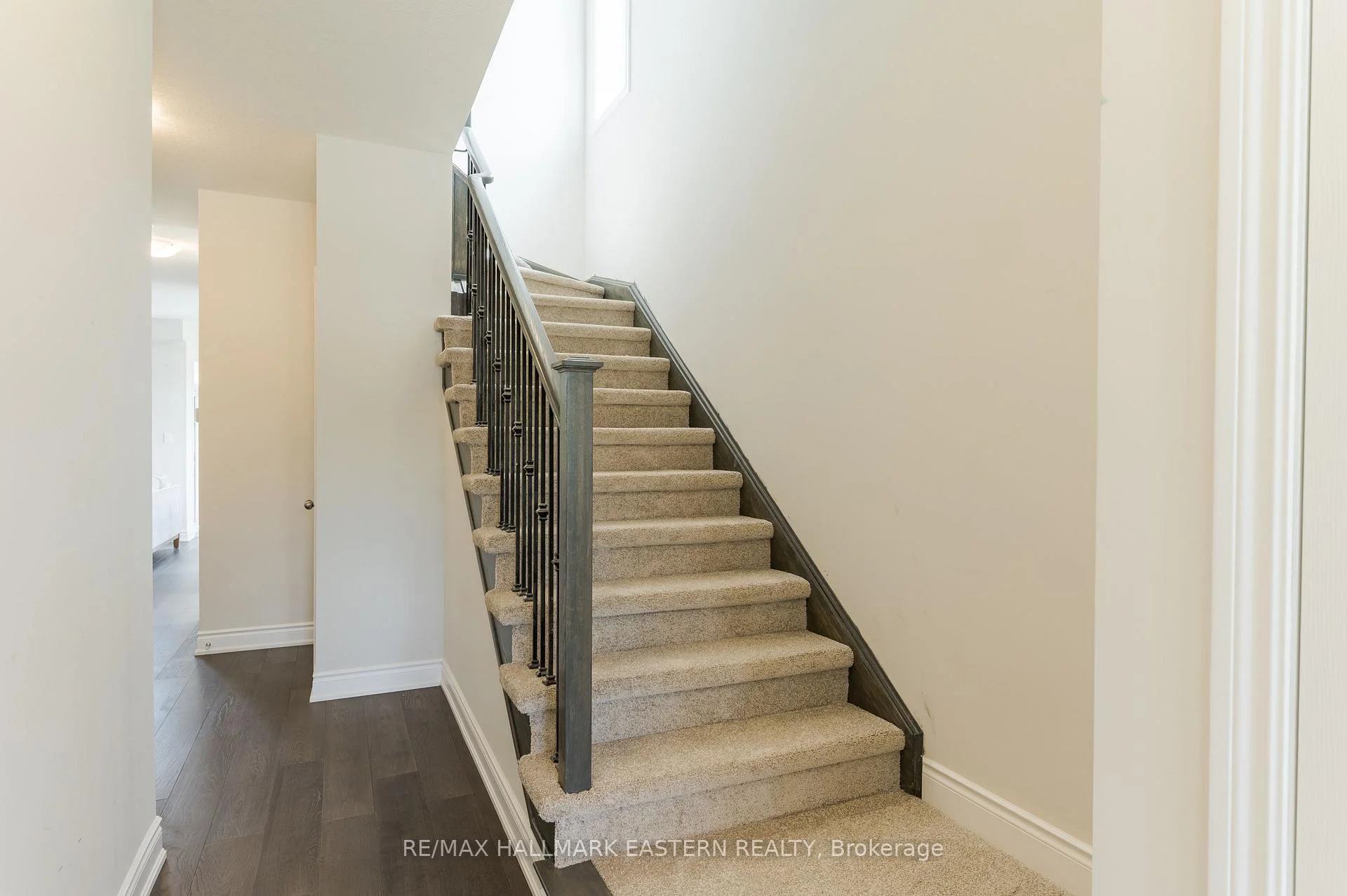 Photo 3 of 35 Coldbrook Drive, Cavan Monaghan, Millbrook Village — HOMEH