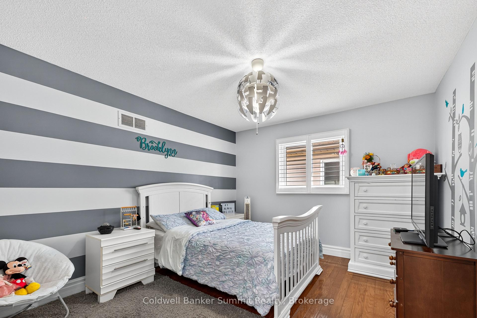 Photo 5 of 1037 Sandcliff Drive, Oshawa, Pinecrest — HOMEH