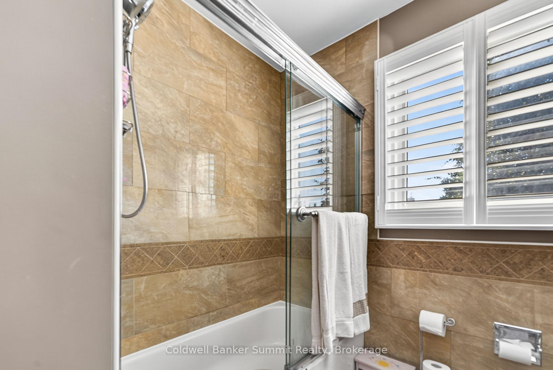 Photo 8 of 1037 Sandcliff Drive, Oshawa, Pinecrest — HOMEH