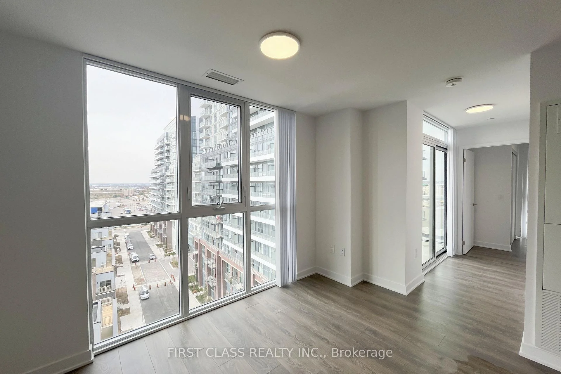 Photo 10 of Unit 907, 60 Honeycrisp Crescent, Vaughan, Vaughan Corporate Centre — HOMEH