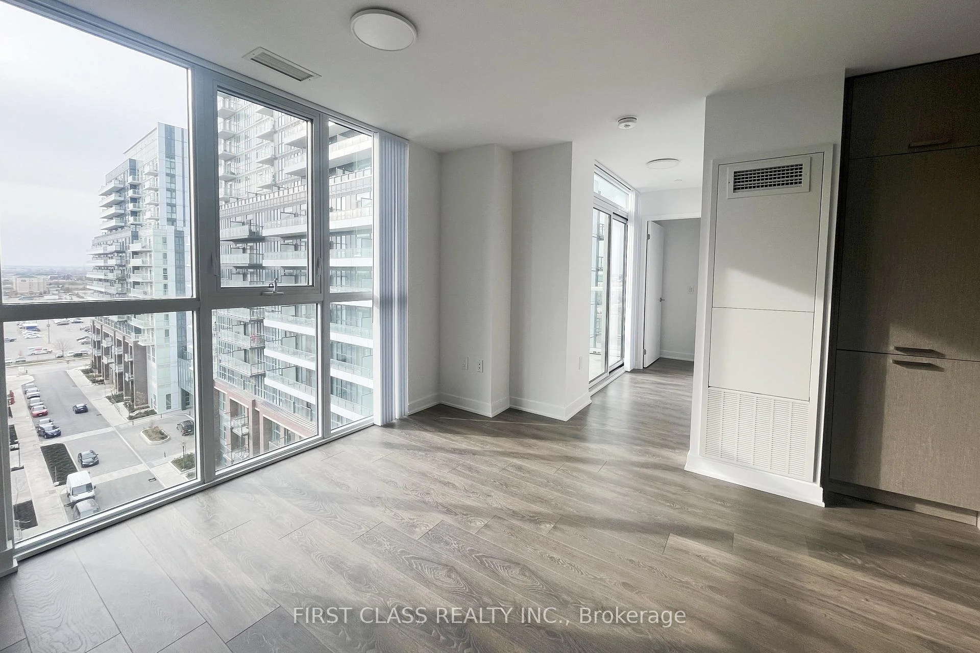 Photo 12 of Unit 907, 60 Honeycrisp Crescent, Vaughan, Vaughan Corporate Centre — HOMEH