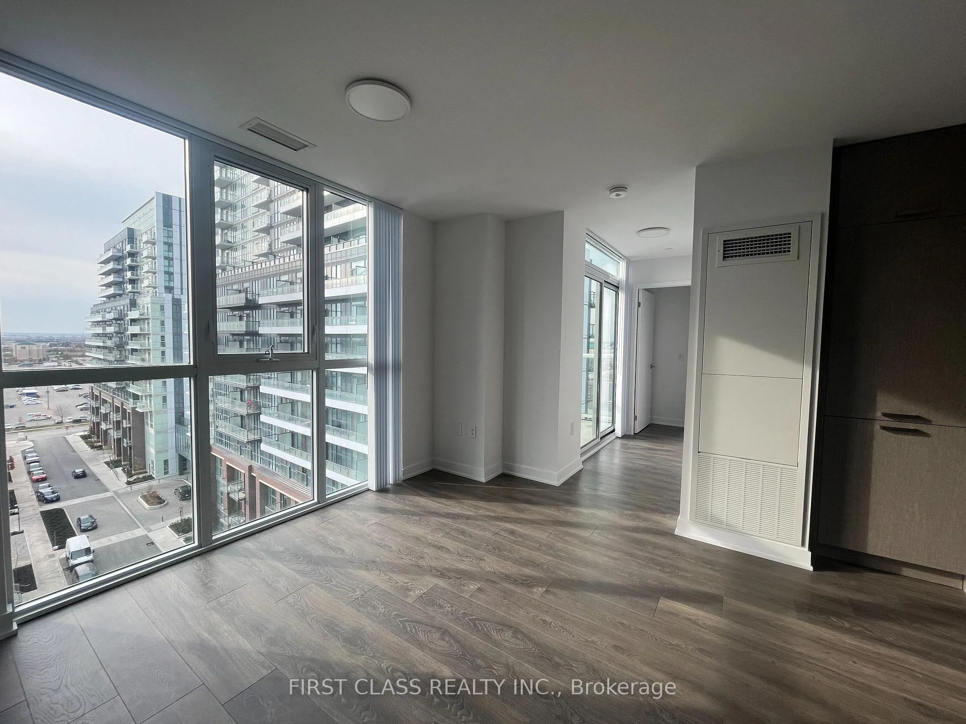 Photo 16 of Unit 907, 60 Honeycrisp Crescent, Vaughan, Vaughan Corporate Centre — HOMEH