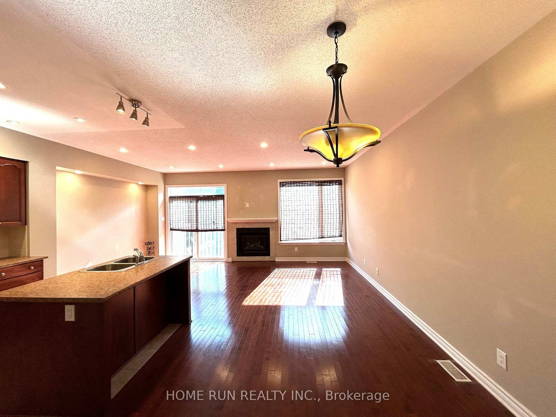 Photo 3 of 862 Fletcher Circle, Ottawa, Kanata - Kanata Lakes/Heritage Hills — HOMEH