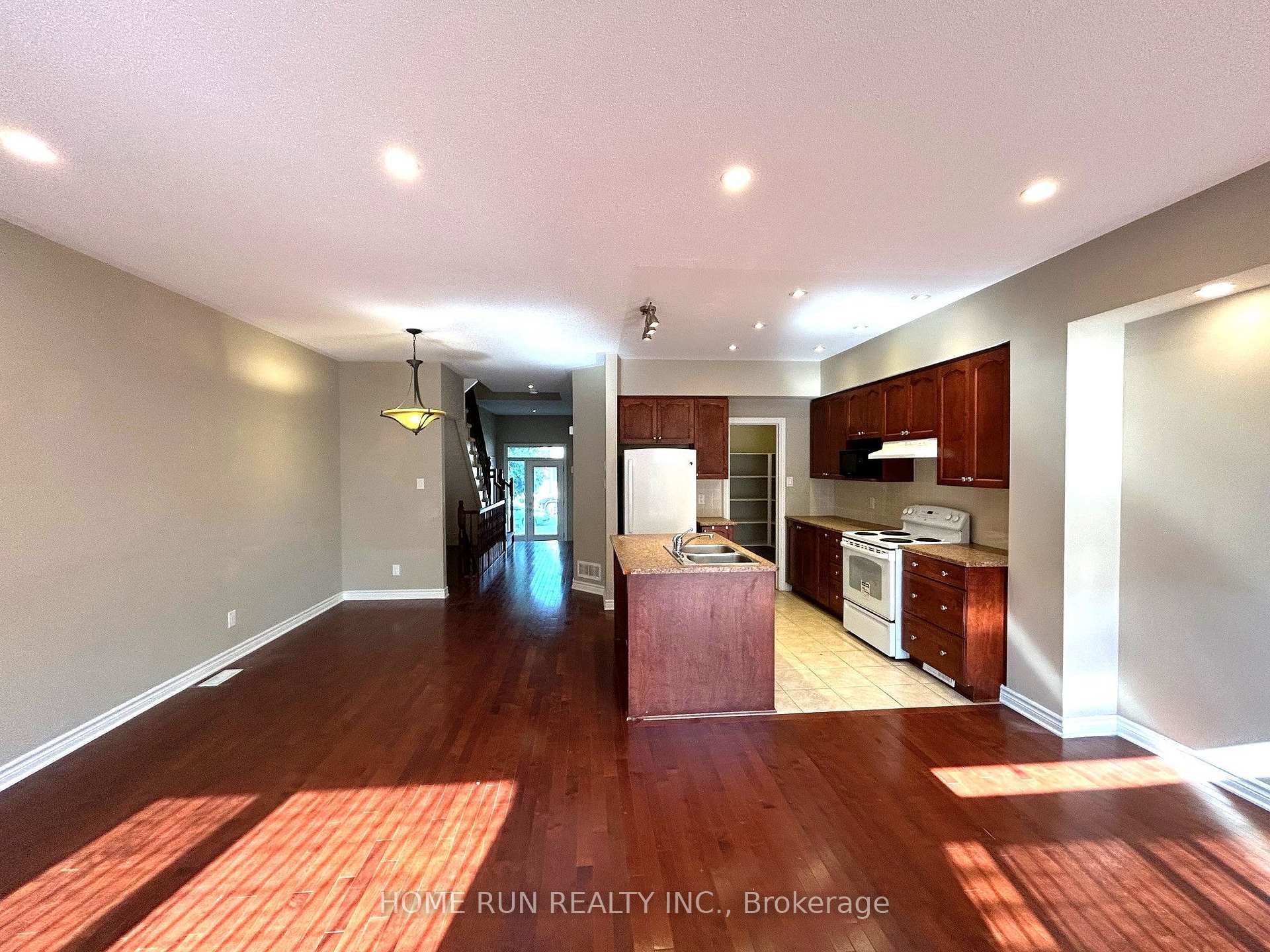 Photo 4 of 862 Fletcher Circle, Ottawa, Kanata - Kanata Lakes/Heritage Hills — HOMEH
