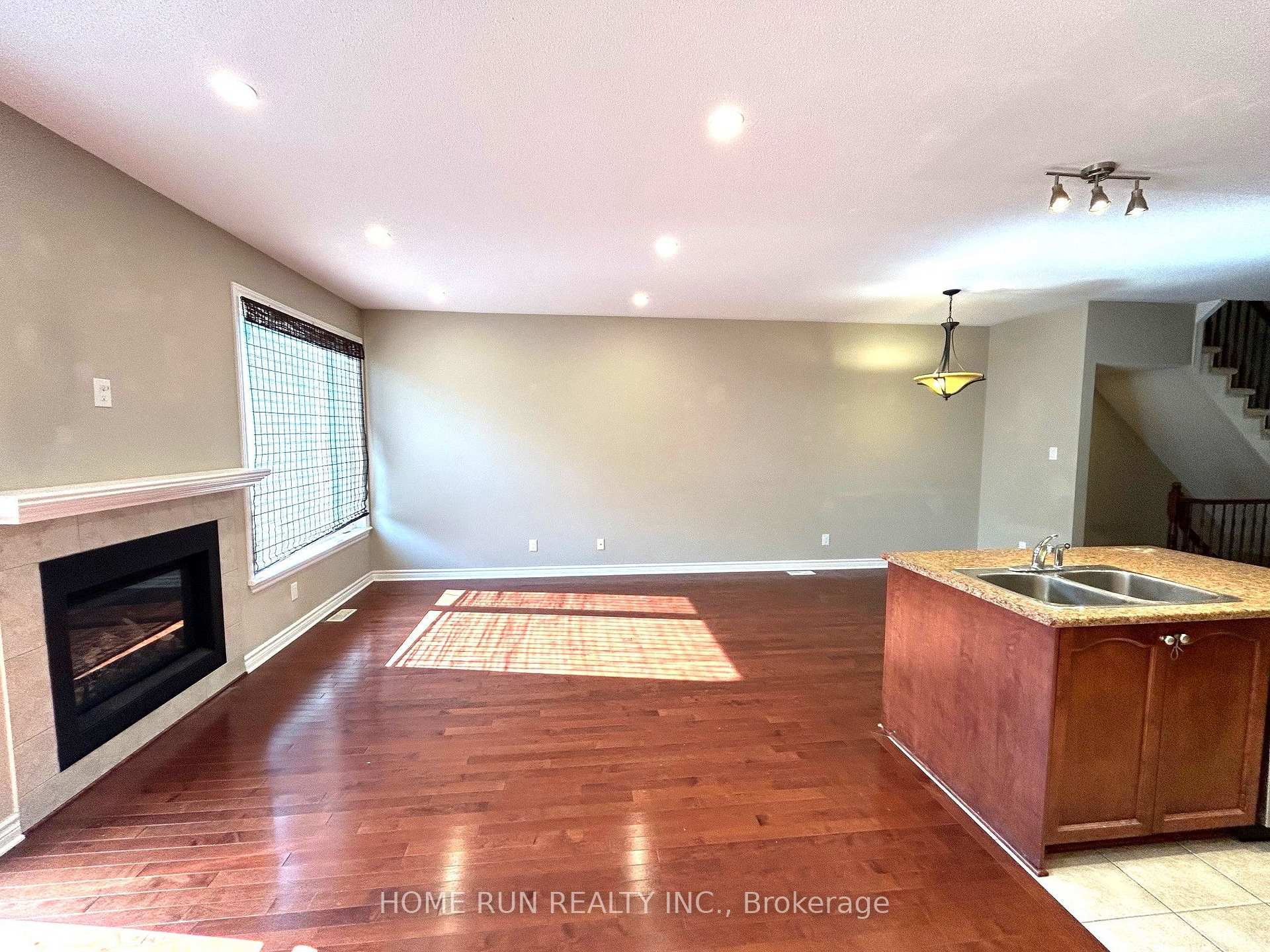 Photo 5 of 862 Fletcher Circle, Ottawa, Kanata - Kanata Lakes/Heritage Hills — HOMEH
