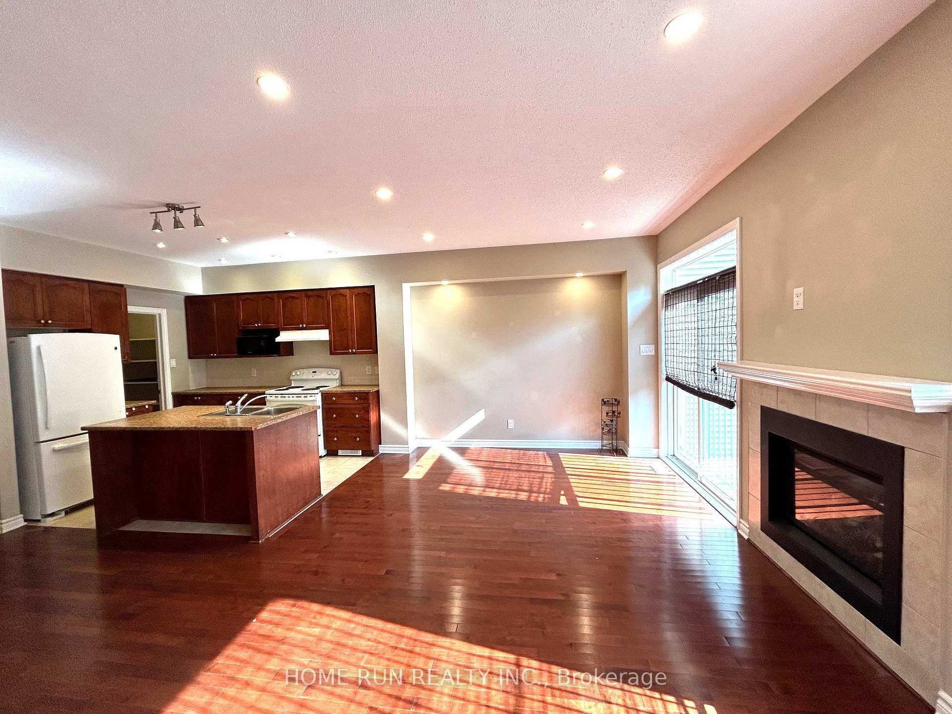 Photo 6 of 862 Fletcher Circle, Ottawa, Kanata - Kanata Lakes/Heritage Hills — HOMEH
