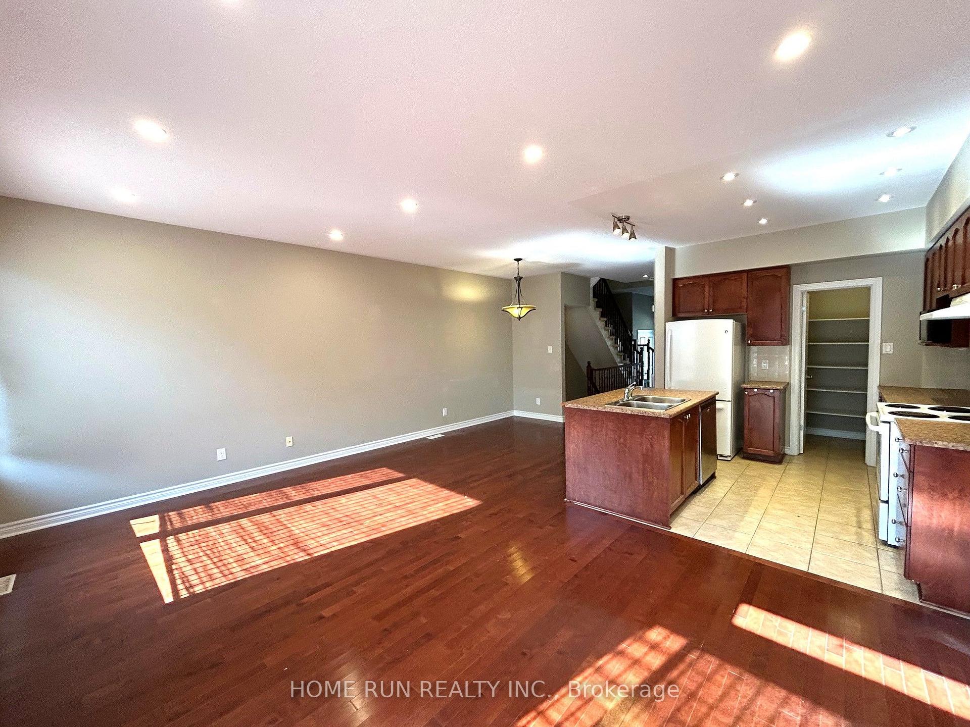 Photo 8 of 862 Fletcher Circle, Ottawa, Kanata - Kanata Lakes/Heritage Hills — HOMEH