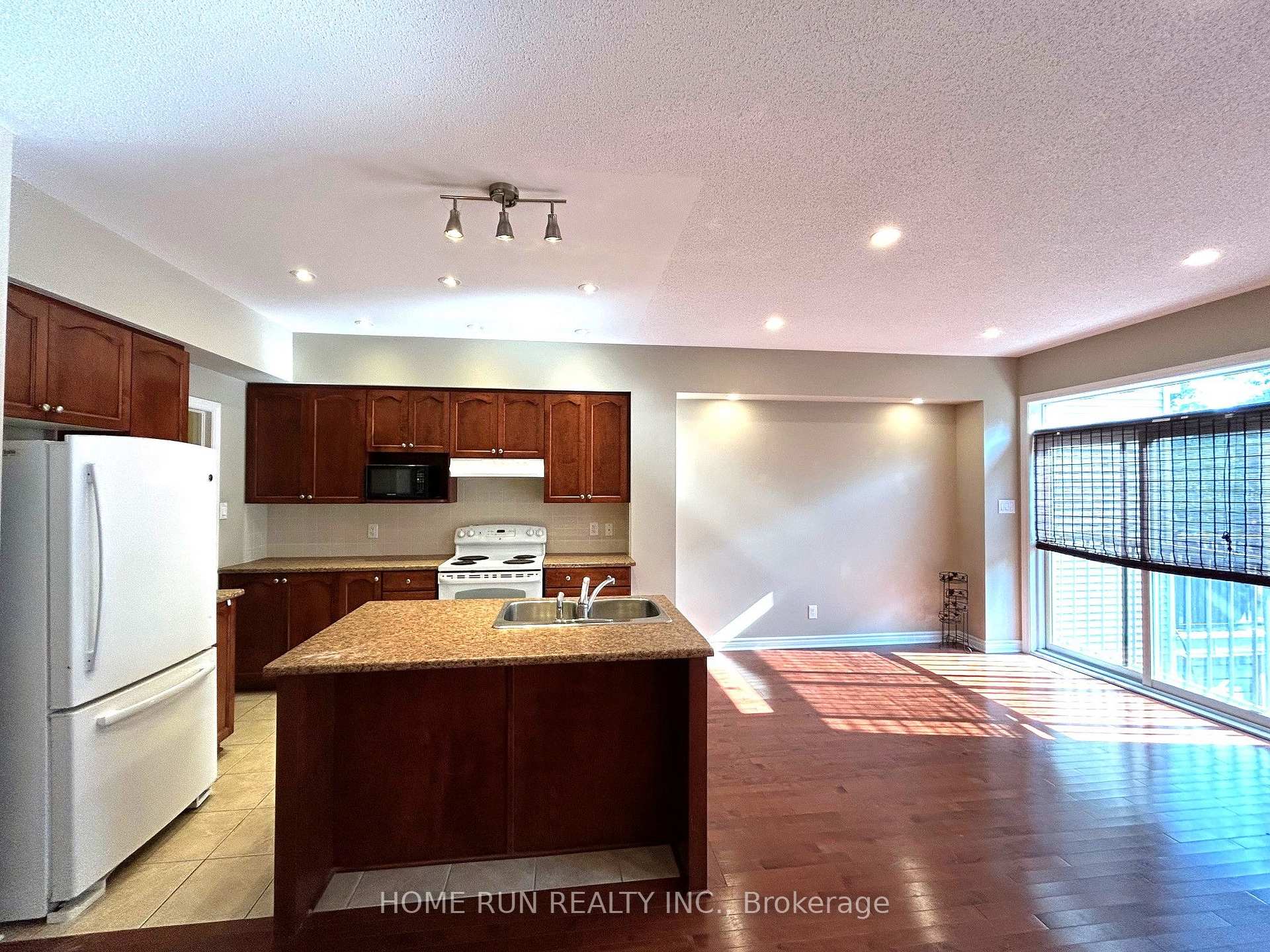 Photo 9 of 862 Fletcher Circle, Ottawa, Kanata - Kanata Lakes/Heritage Hills — HOMEH