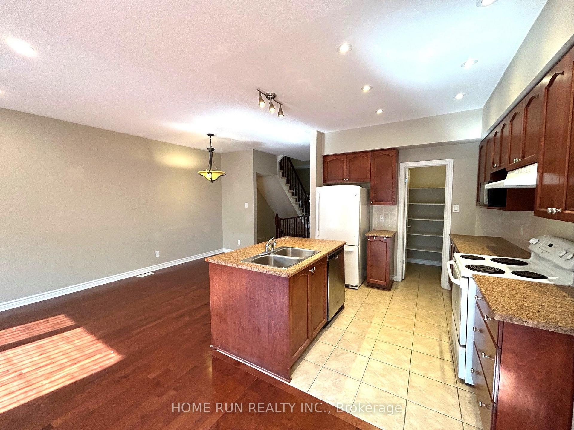 Photo 10 of 862 Fletcher Circle, Ottawa, Kanata - Kanata Lakes/Heritage Hills — HOMEH