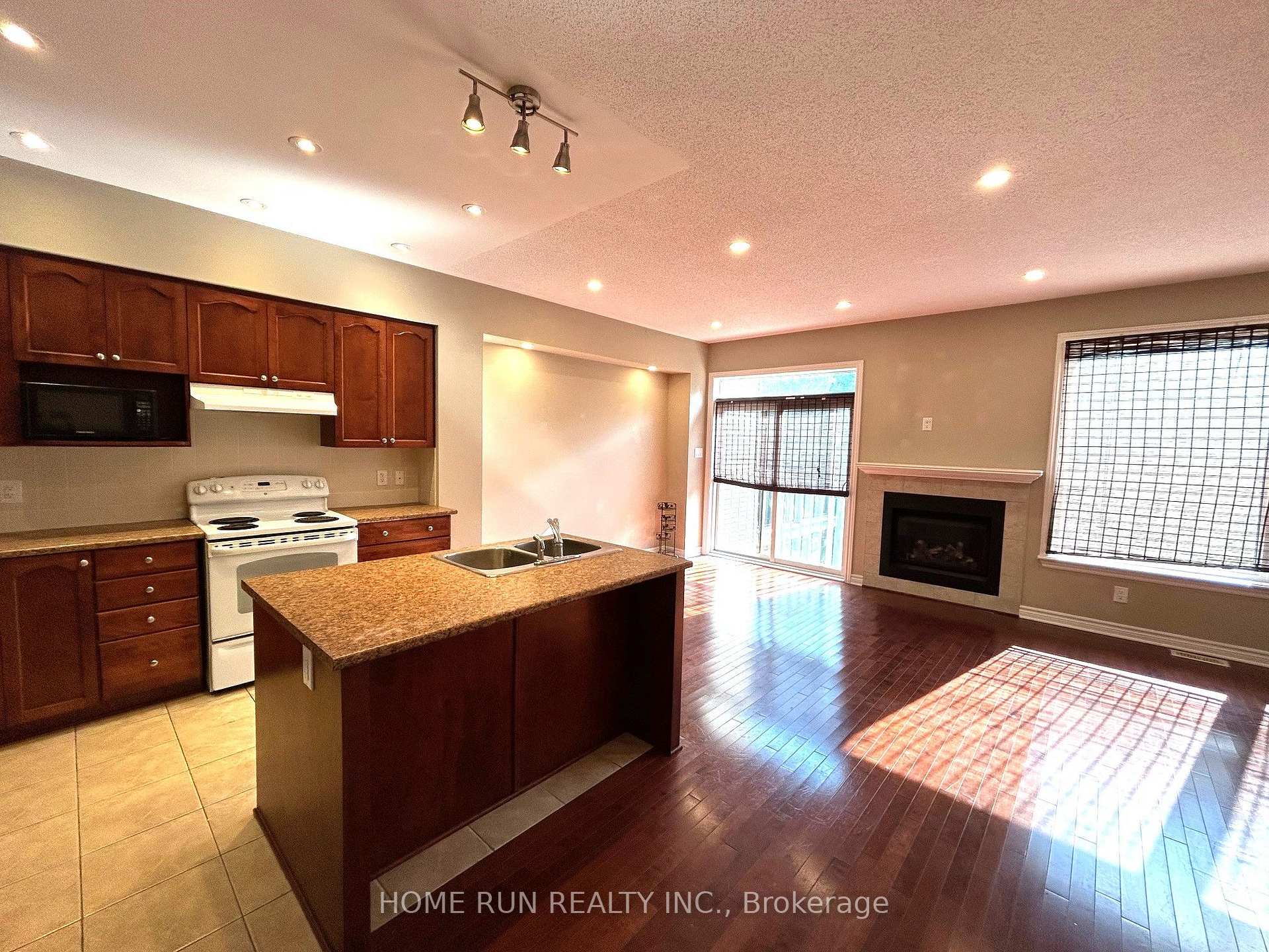 Photo 12 of 862 Fletcher Circle, Ottawa, Kanata - Kanata Lakes/Heritage Hills — HOMEH