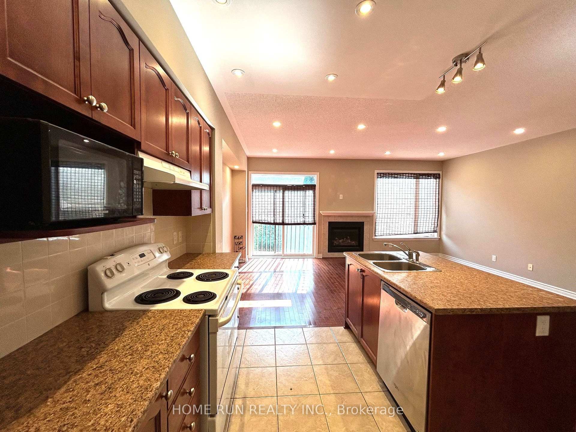 Photo 13 of 862 Fletcher Circle, Ottawa, Kanata - Kanata Lakes/Heritage Hills — HOMEH