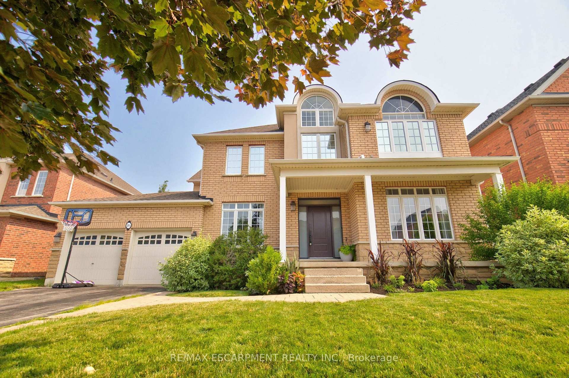 Photo 1 of 16 Watercliff Place, Hamilton, Winona Park — HOMEH