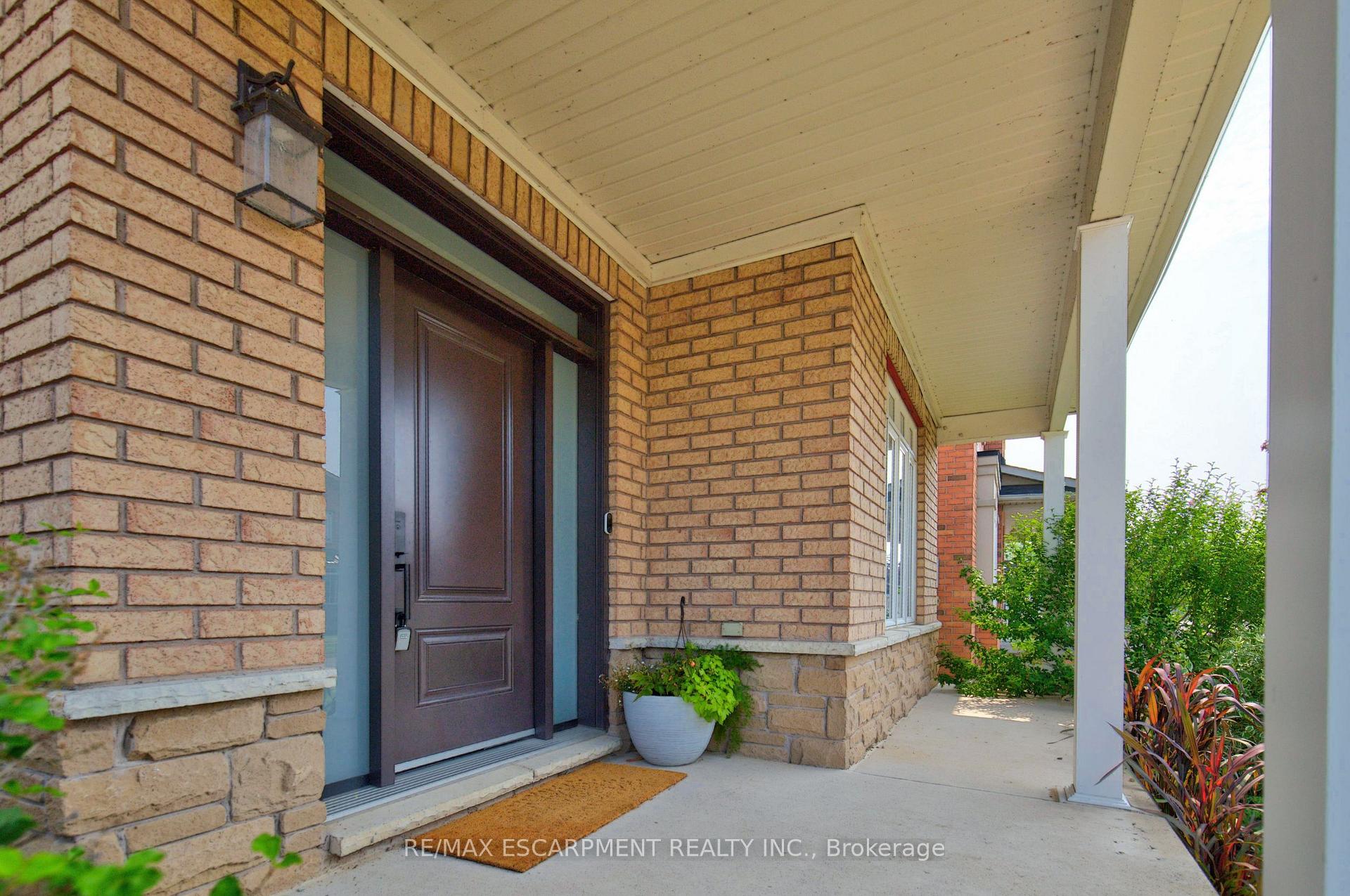 Photo 2 of 16 Watercliff Place, Hamilton, Winona Park — HOMEH