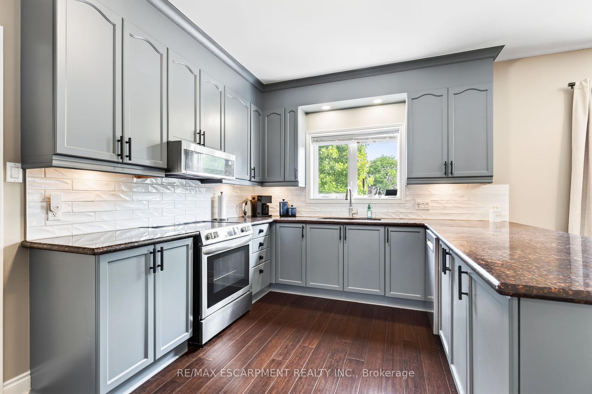 Photo 14 of 16 Watercliff Place, Hamilton, Winona Park — HOMEH