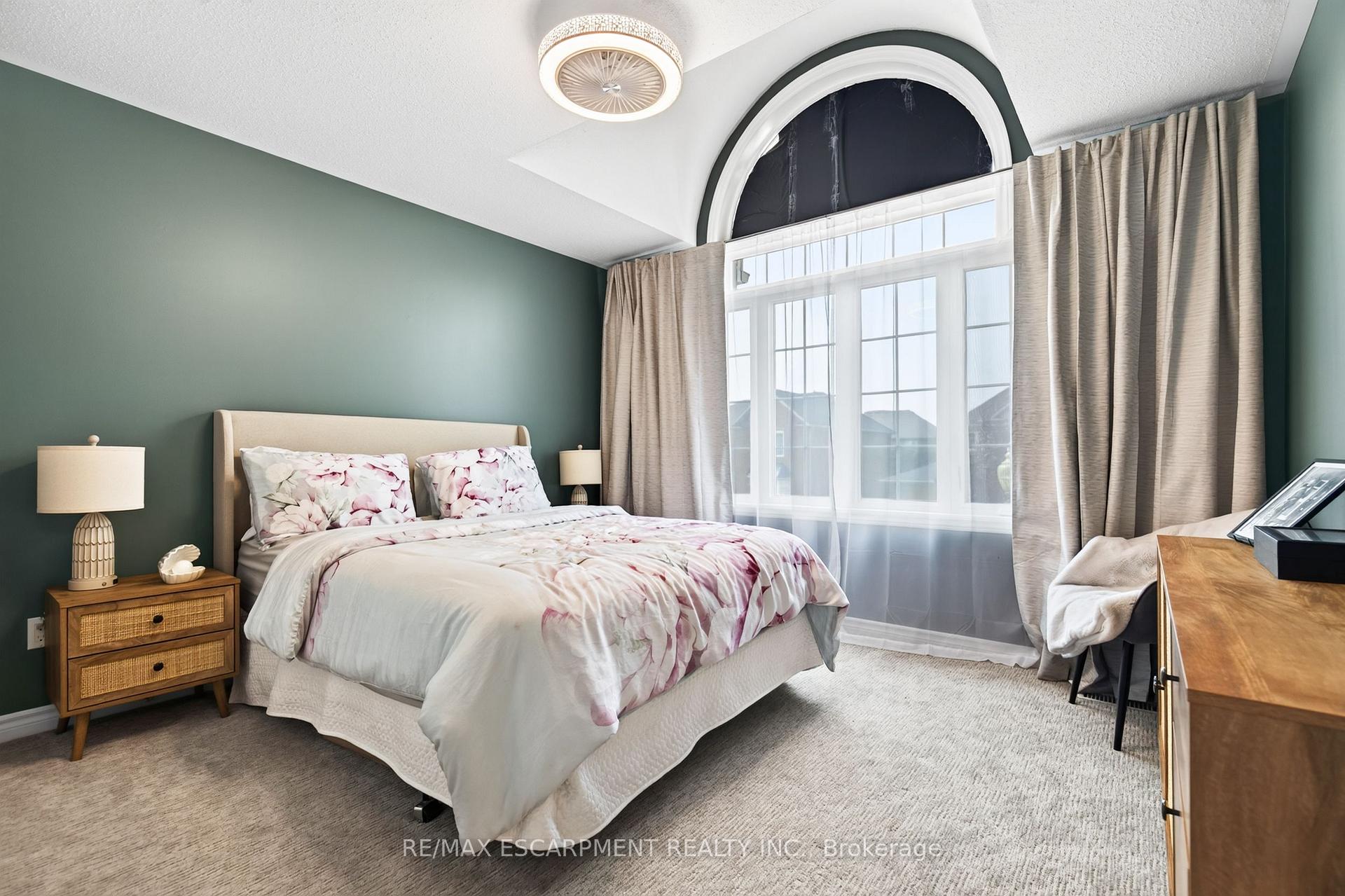 Photo 26 of 16 Watercliff Place, Hamilton, Winona Park — HOMEH