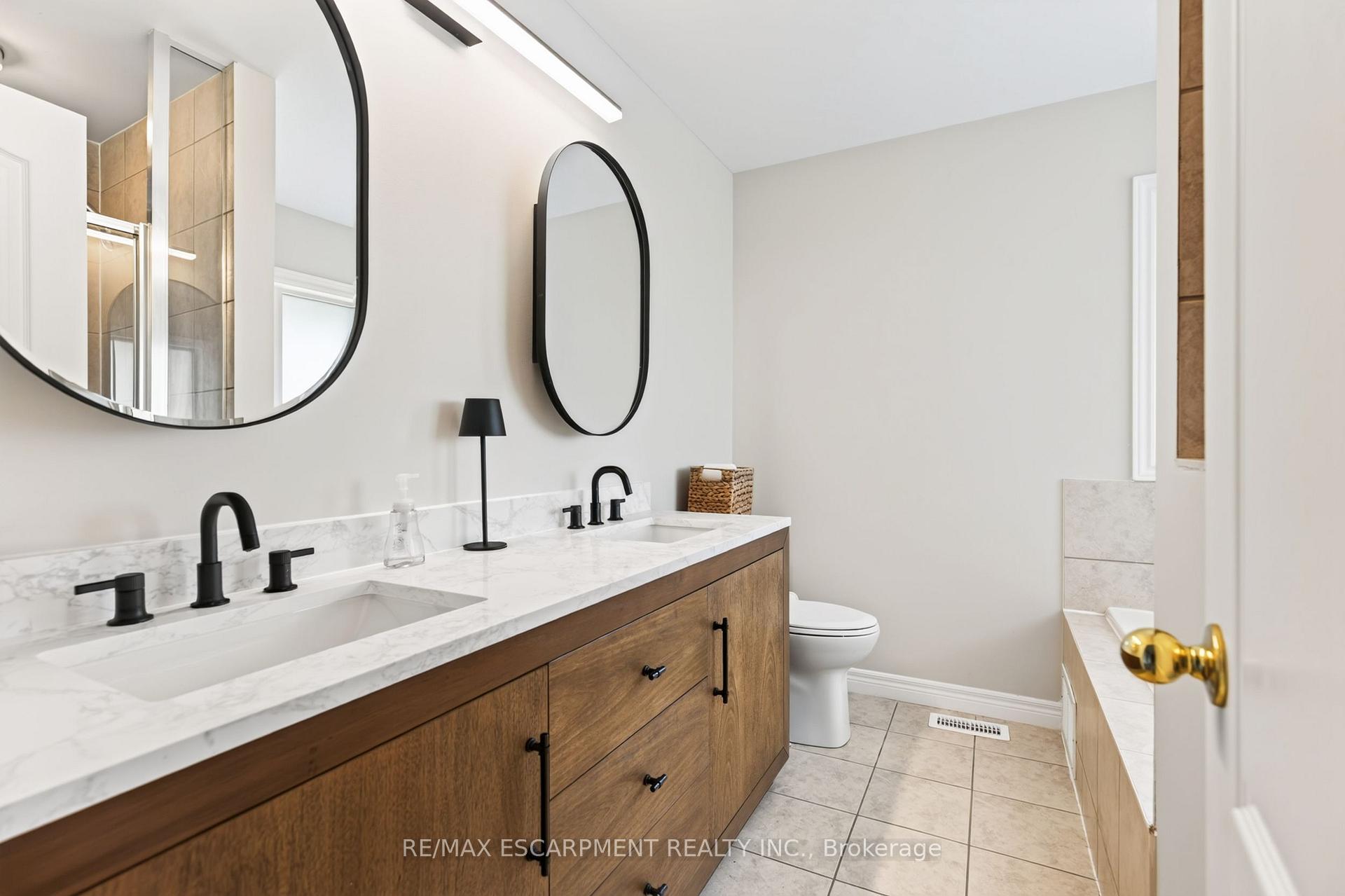 Photo 32 of 16 Watercliff Place, Hamilton, Winona Park — HOMEH