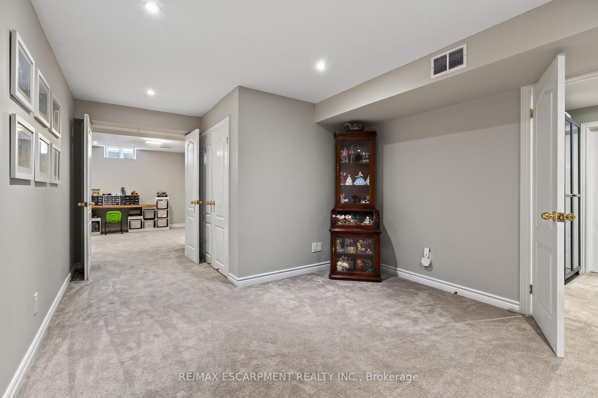 Photo 38 of 16 Watercliff Place, Hamilton, Winona Park — HOMEH