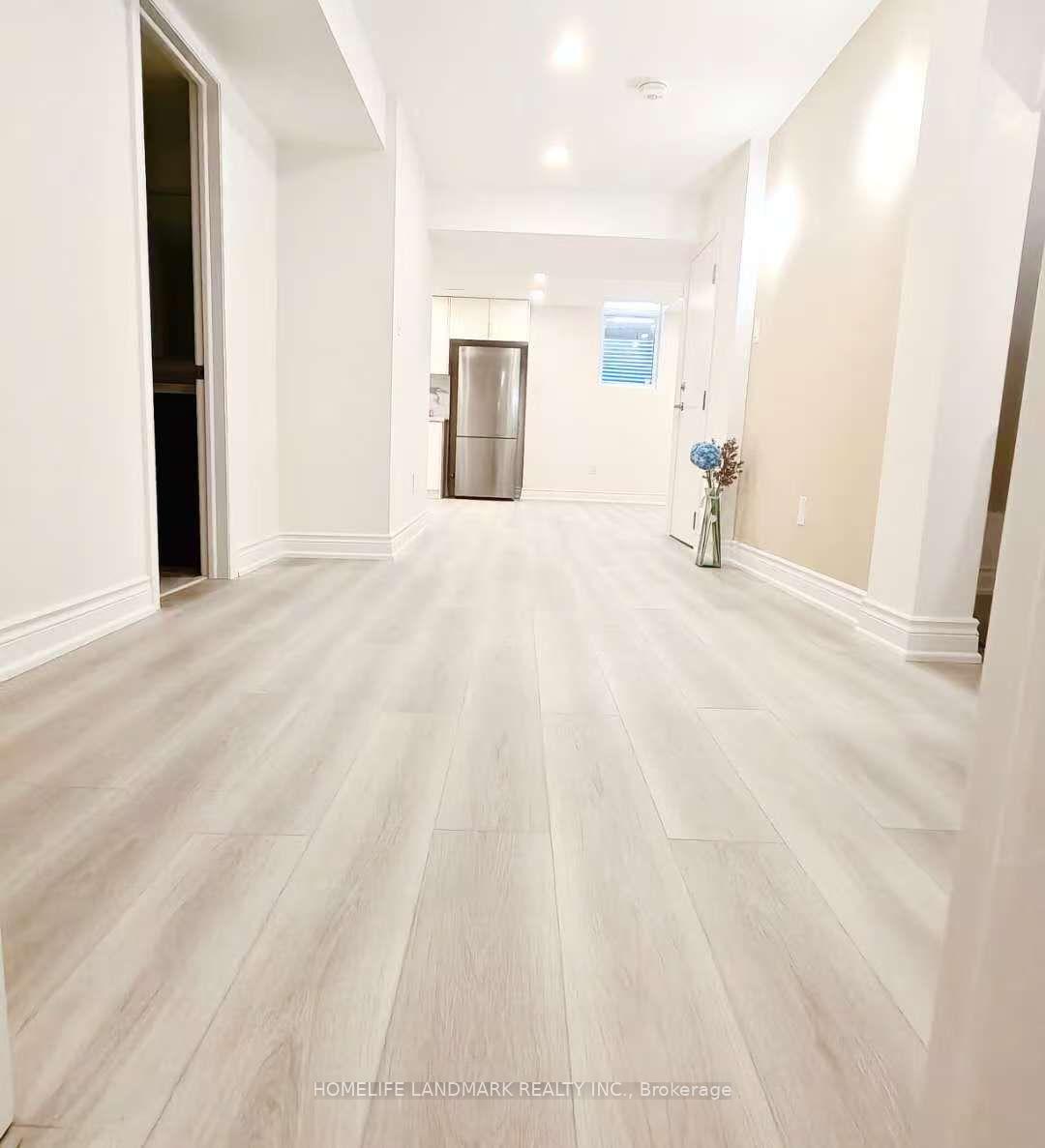 Photo 3 of 252 Borealis Avenue, Aurora, Bayview Northeast — HOMEH