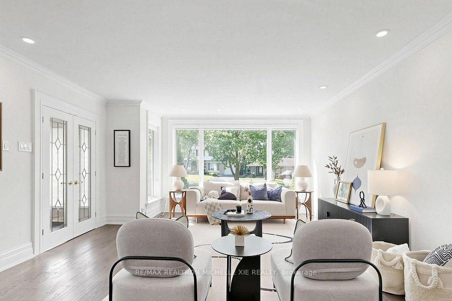 Photo 9 of 8 Meadowglade Crescent, North York, Henry Farm — HOMEH