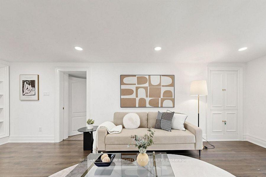 Photo 27 of 8 Meadowglade Crescent, North York, Henry Farm — HOMEH