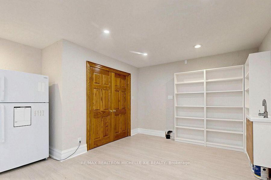 Photo 35 of 8 Meadowglade Crescent, North York, Henry Farm — HOMEH