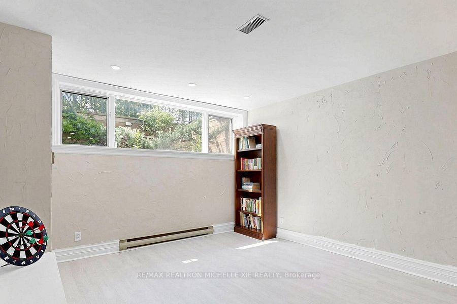 Photo 36 of 8 Meadowglade Crescent, North York, Henry Farm — HOMEH