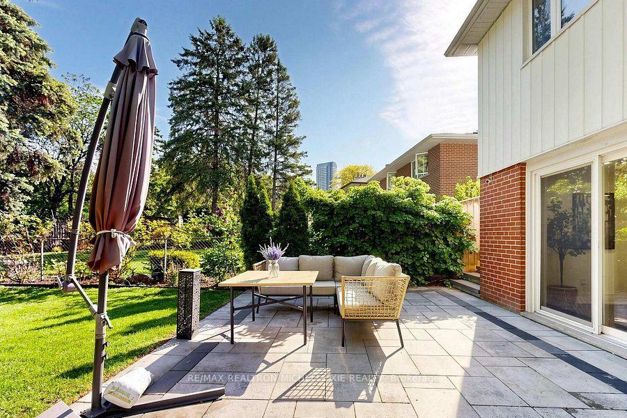 Photo 40 of 8 Meadowglade Crescent, North York, Henry Farm — HOMEH
