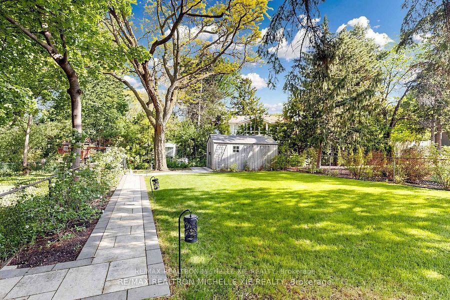 Photo 3 of 8 Meadowglade Crescent, North York, Henry Farm — HOMEH